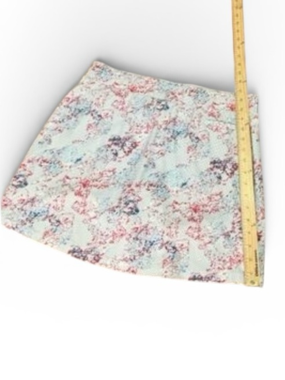 Pebble Beach White Mini Skirt with Red and Blue Abstract Print